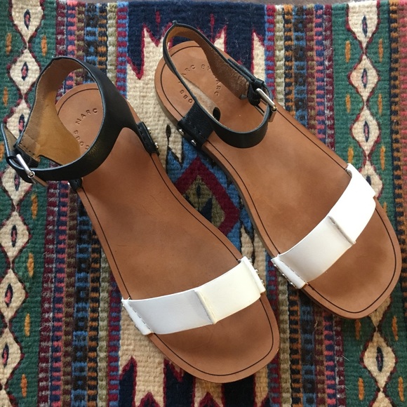 New in Box Marc Jacobs Two Tone Rivet Sandals - Picture 2 of 4